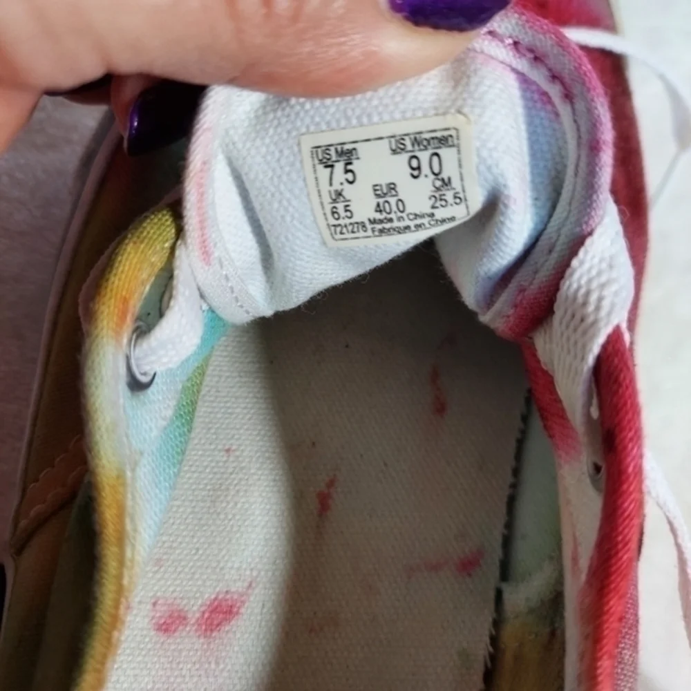 Vans  Red Green‎ Yellow Tie-Dye Rainbow Motif Decorates around the rim Sneakers